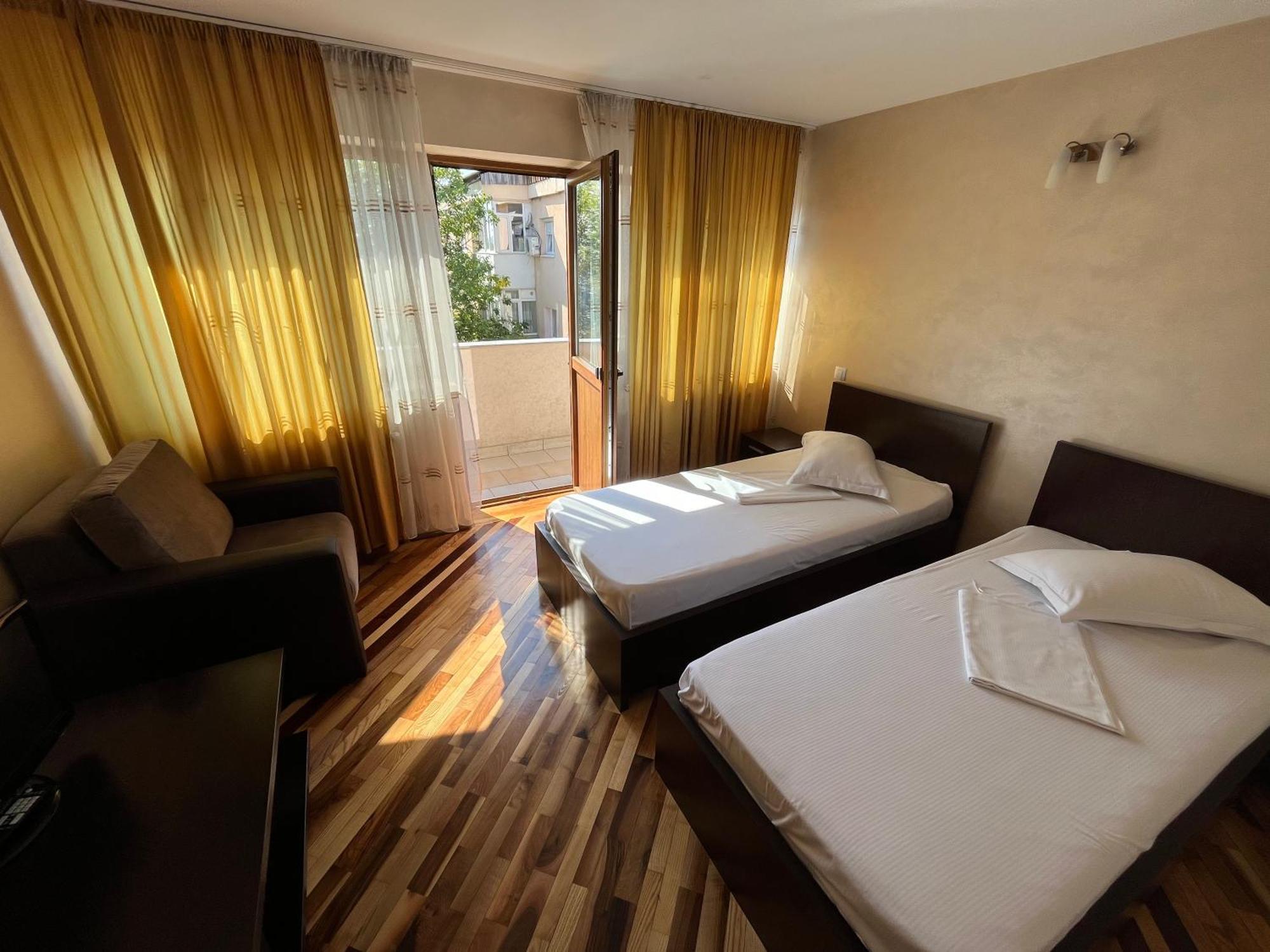 Hotel Complex Ramiro Suceava Esterno foto