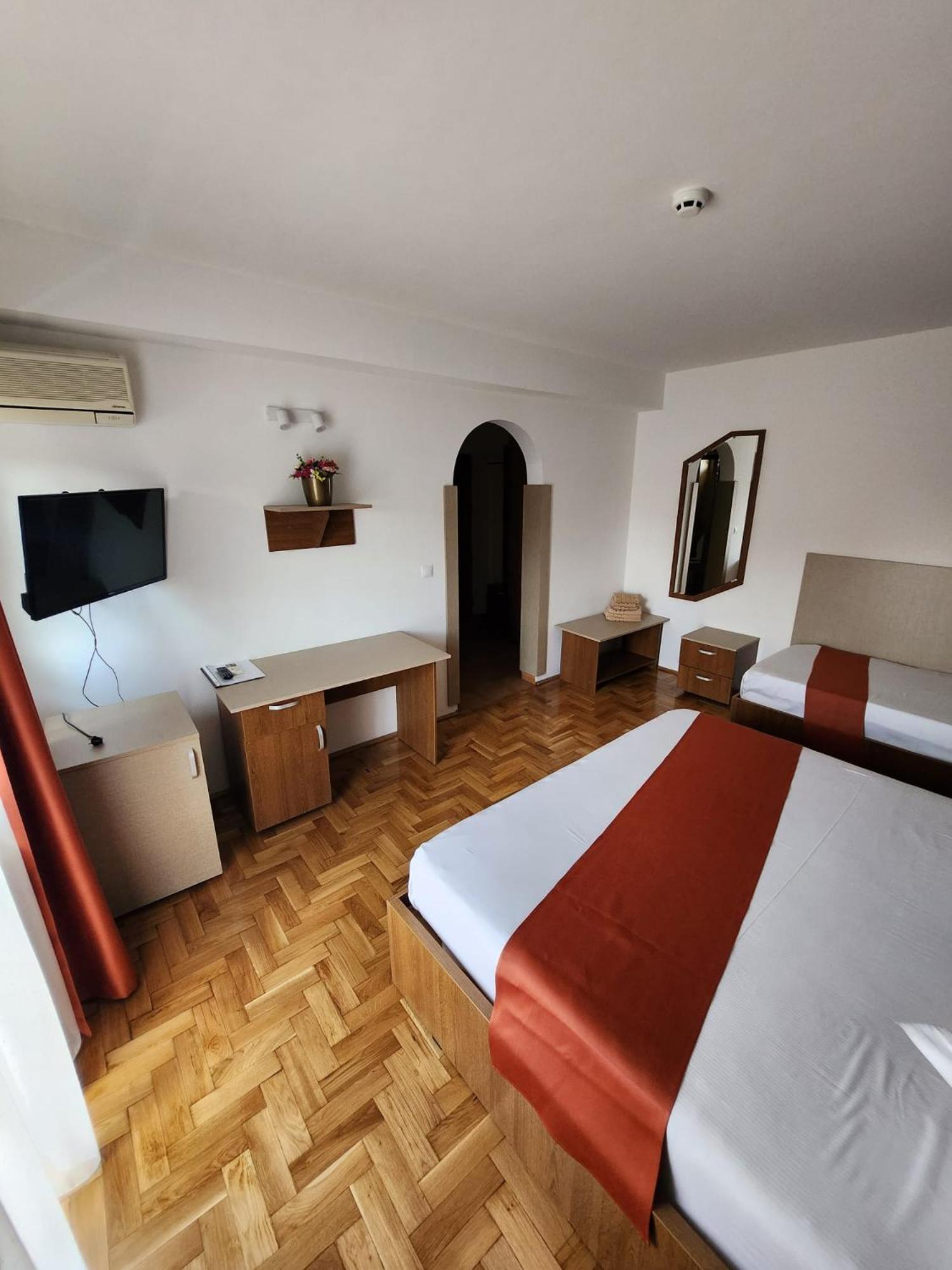 Hotel Complex Ramiro Suceava Esterno foto